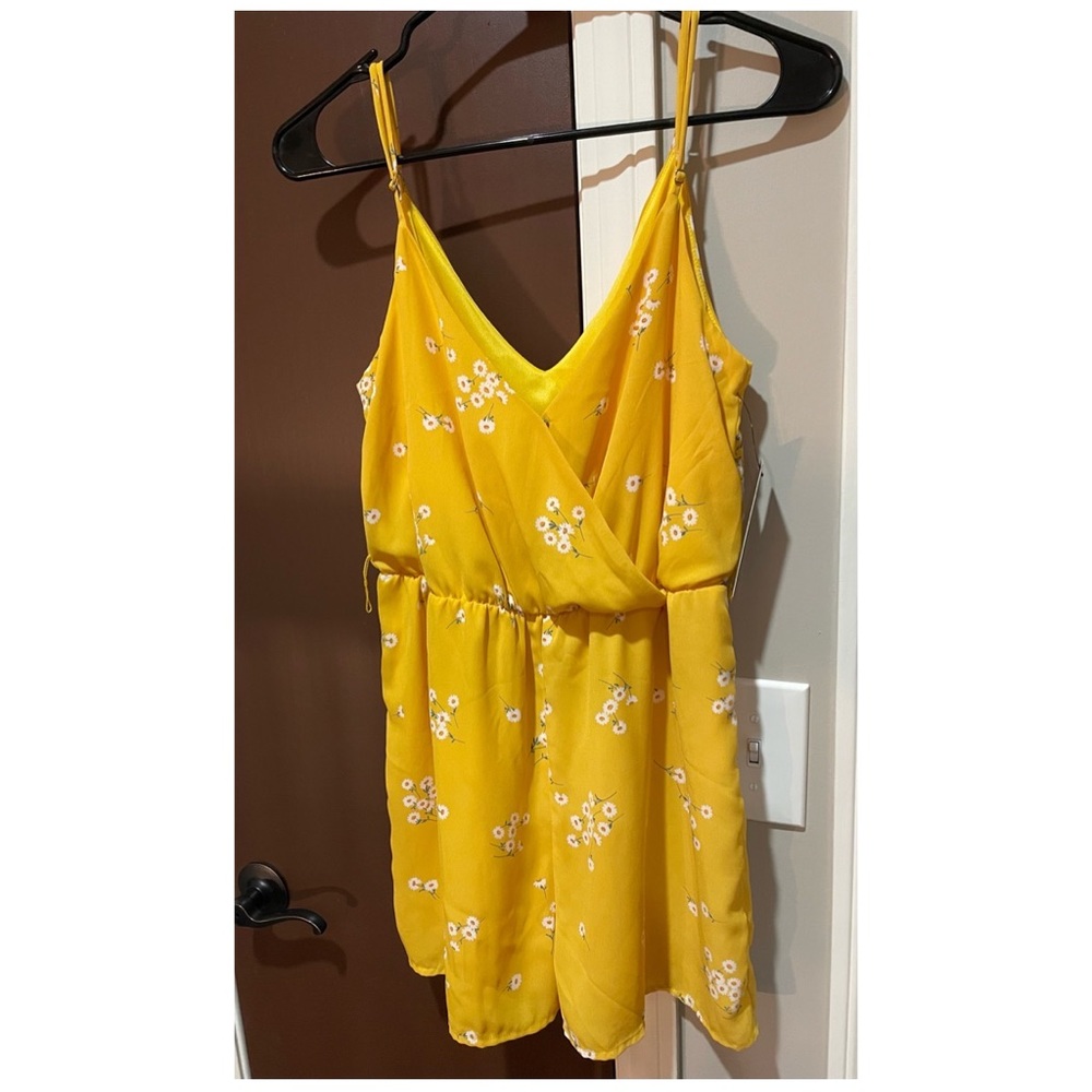 Lulu’s never worn yellow romper